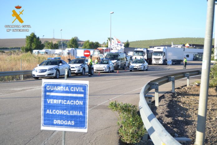 La Guardia Civil de Córdoba intercepta en la autovía A-4 al conductor de un camión que sextuplicaba la tasa de alcohol permitida