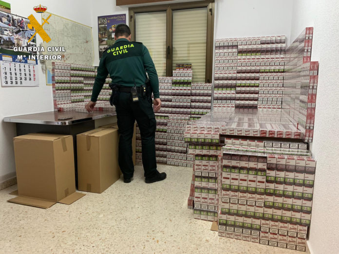 La Guardia Civil denuncia a un vecino de Santaella en posesión de 3.500 cajetillas de tabaco de contrabando