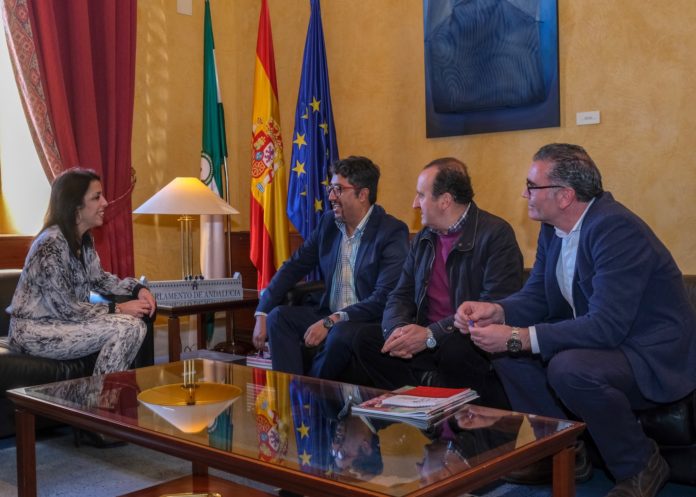 La FSU acompaña al representante del presidente del gobierno regional del Cusco en su reunión con la presidenta del Parlamento de Andalucía
