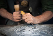 La Junta creará una marca común para promocionar el sector de la artesanía andaluza