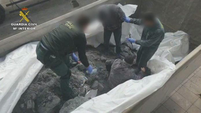 La Guardia Civil intercepta a más de 2500 personas que pretendían entrar de forma ilegal a la Península desde Melilla La Guardia Civil intercepta a más de 2500 personas que pretendían entrar de forma ilegal a la Península desde Melilla