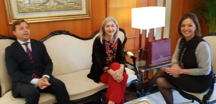 La alcaldesa de Córdoba se reúne con la consejera de Cultura para pasar revista a asuntos de interés