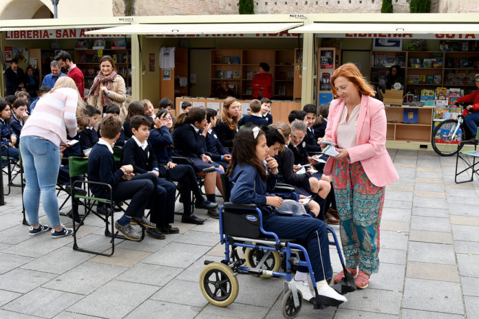 La primera teniente de Alcalde de Palma del Río participa en la campaña Córdoba en Azahar 2019