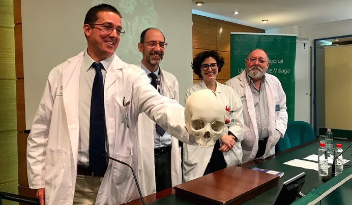 Médicos andaluces extirpan un tumor que afectaba el área del lenguaje tras remodelar funciones cerebrales