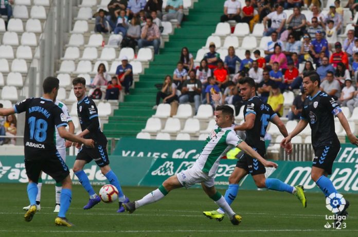 El Córdoba C.F. tira por la borda sus mínimas opciones de salvación y es goleado en casa por el Lugo (0-4)