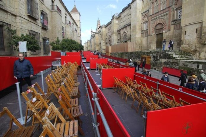 Comienza el montaje de la Carrera Oficial de Semana Santa