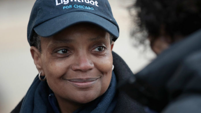 Chicago elige por primera vez una alcaldesa negra y gay