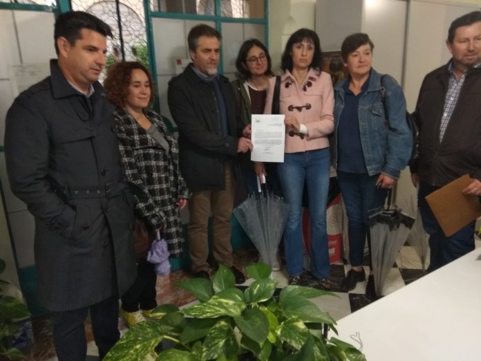 La Asamblea Local de IU en Nueva Carteya registra 2061 firmas para solicitar que el servicio de Pediatría sea a jornada completa