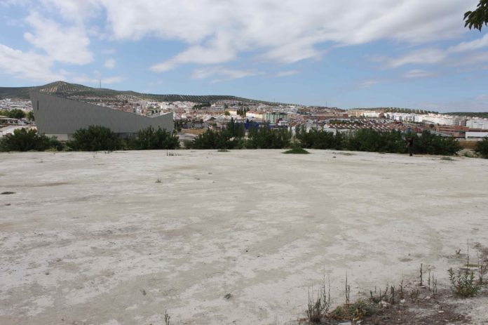 El Tribunal de Recursos Contractuales confirma la decisión de dejar desierto el contrato del parque de la estación en Lucena