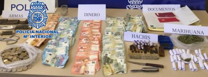 La Policía Nacional desmantela en la zona del Sector Sur un punto de menudeo de drogas