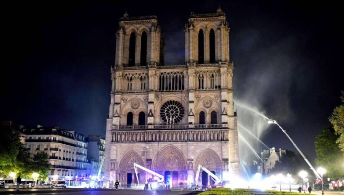 Ola de solidaridad tras el incendio de Notre-Dame