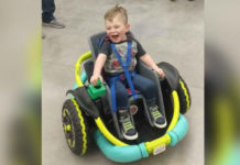 Alumnos de un instituto fabrican una silla de ruedas eléctrica para un niño