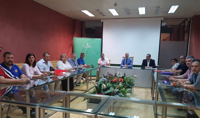 Imbroda se reúne con los sindicatos para avanzar en la mejora de las condiciones laborales de los monitores escolares