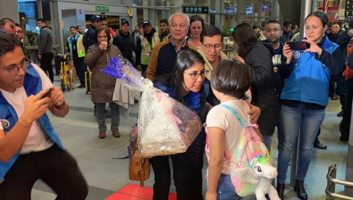 Carol, de 10 años, recibe un corazón artificial que le permite hoy día llevar una vida normal