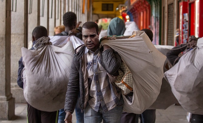 Save the Children 'viste' de pobres a los líderes políticos