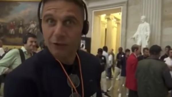 La broma de Joaquín en el Capitolio: “Para artista aquí, el que limpia el suelo”