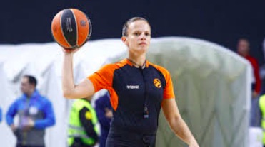 Anne Panther, la primera mujer en arbitrar en la 'Final Four' de Baloncesto