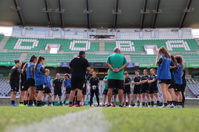 Cerca de 7000 personas acompañaron al Córdoba CF Femenino en el Arcángel Cerca de 7000 personas acompañaron al Córdoba CF Femenino en el Arcángel