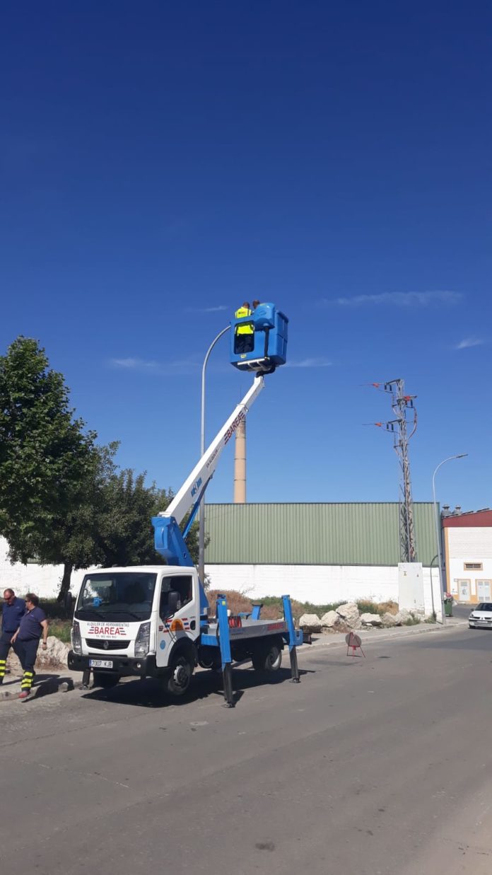 Lucena renueva el alumbrado en calles y colegios con un ahorro anual de 256.870 euros 