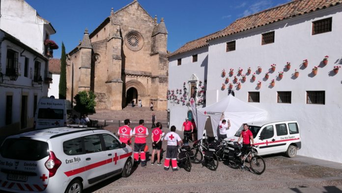 30 personas participan en el operativo sanitario de Cruz Roja para los patios de Córdoba 30 personas participan en el operativo sanitario de Cruz Roja para los patios de Córdoba