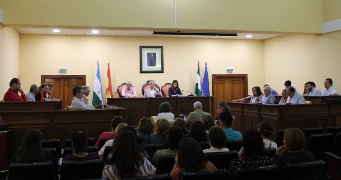 El Ayuntamiento de Lucena aprueba la nueva contratación del servicio de ayuda a domicilio a un precio de 13,68 euros por hora