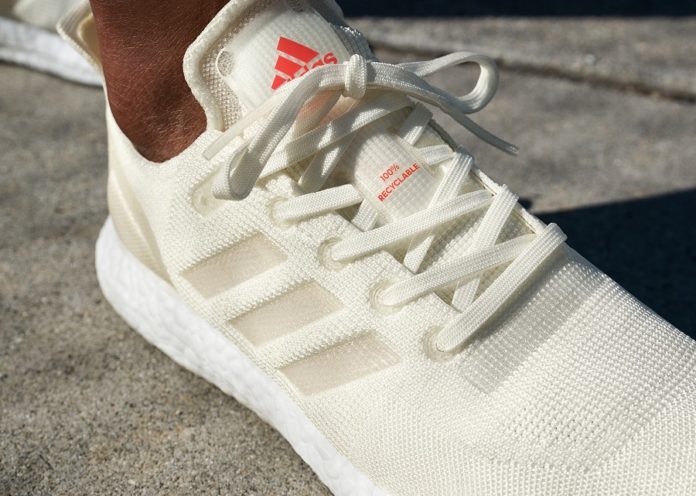 Adidas crea unas zapatillas hechas con plástico retirado del océano