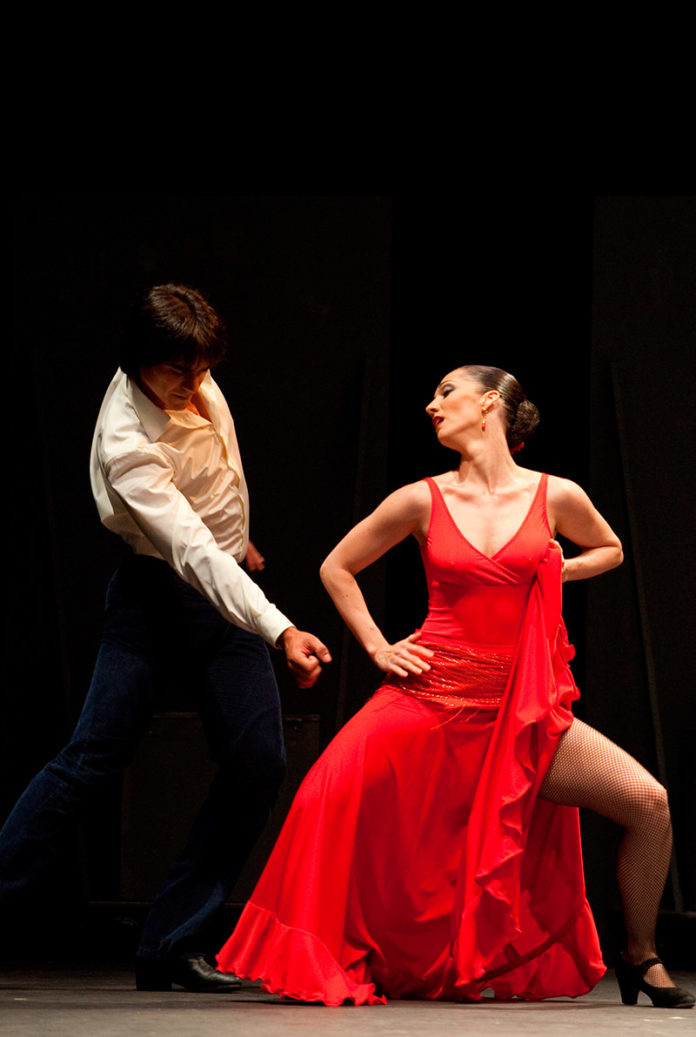 Danza y Copla de España, Los Tabernícolas y grupos de la Escuela El Gato en el festival de los Patios