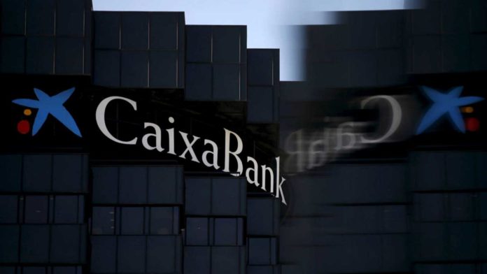 CaixaBank pacta con los sindicatos un ERE de un máximo de 2.023 empleados de forma voluntaria