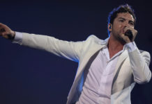 David Bisbal triunfa en París y consigue que los parisinos bailen al ritmo de sus canciones