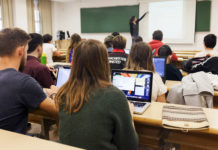 USTEA denuncia “continuos ataques al profesorado y a la escuela pública”