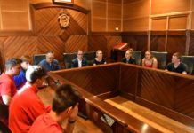 El alcalde de Pozoblanco recibe en el Salón de Plenos a estudiantes franceses de intercambio