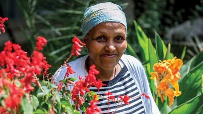 Una etíope analfabeta se convierte en una de las mejores cirujanas del mundo