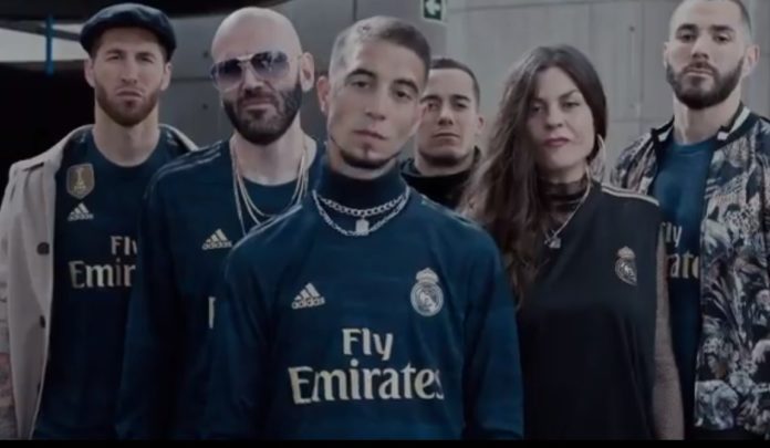 Los jugadores del Real Madrid presentan su segunda equipación cantando