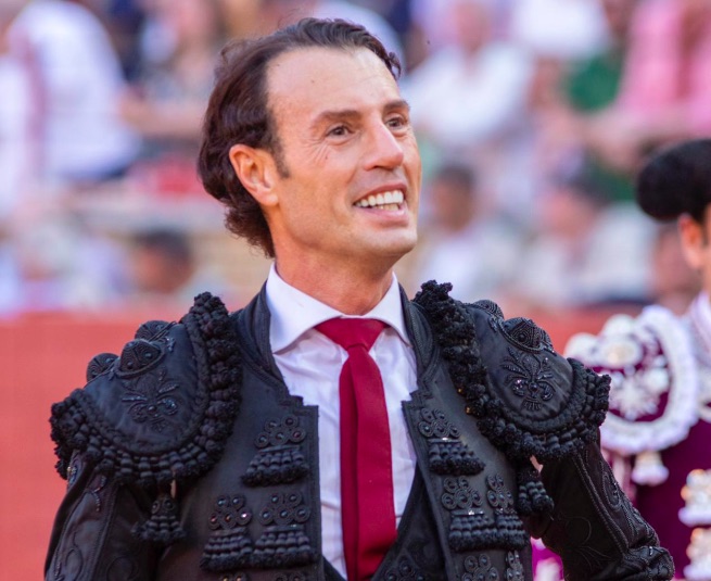 Finito de Córdoba, de nuevo profeta en su tierra con bellos y sentidos lances al natural