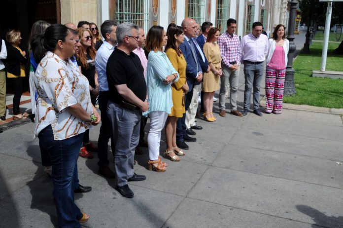 Concentración silenciosa a las puertas de la Diputación por el crimen machista de Iznájar