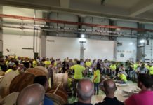 Encierro en ABB Córdoba: La plantilla exige futuro y rechaza los despidos